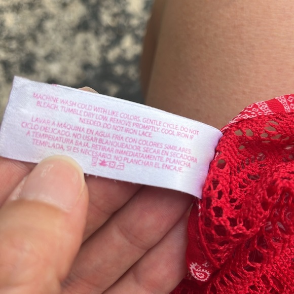 Like new no boundaries red bandanna tank top - Picture 8 of 12